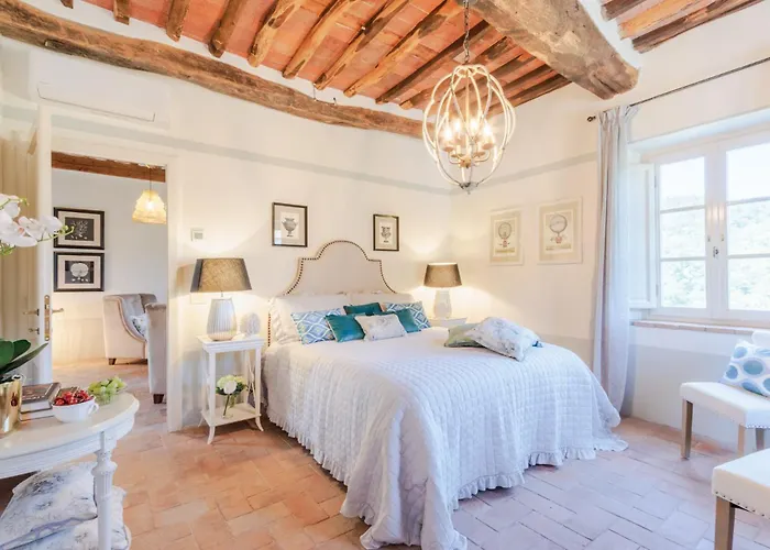 Domus Francigena * لوكا