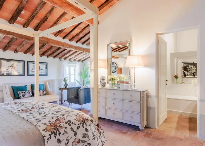 Domus Francigena * لوكا