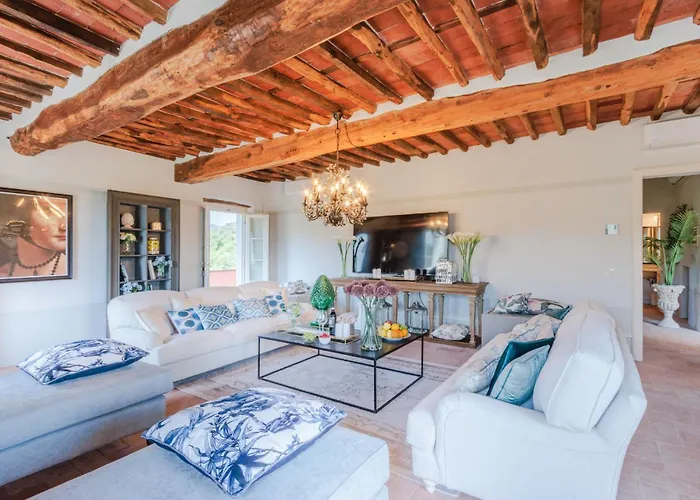 Domus Francigena * لوكا